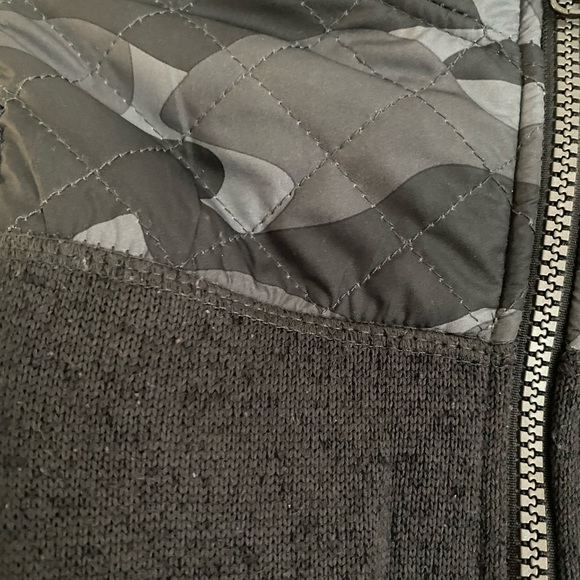 Oshkosh B’gosh sweater 2T - Picture 2 of 9